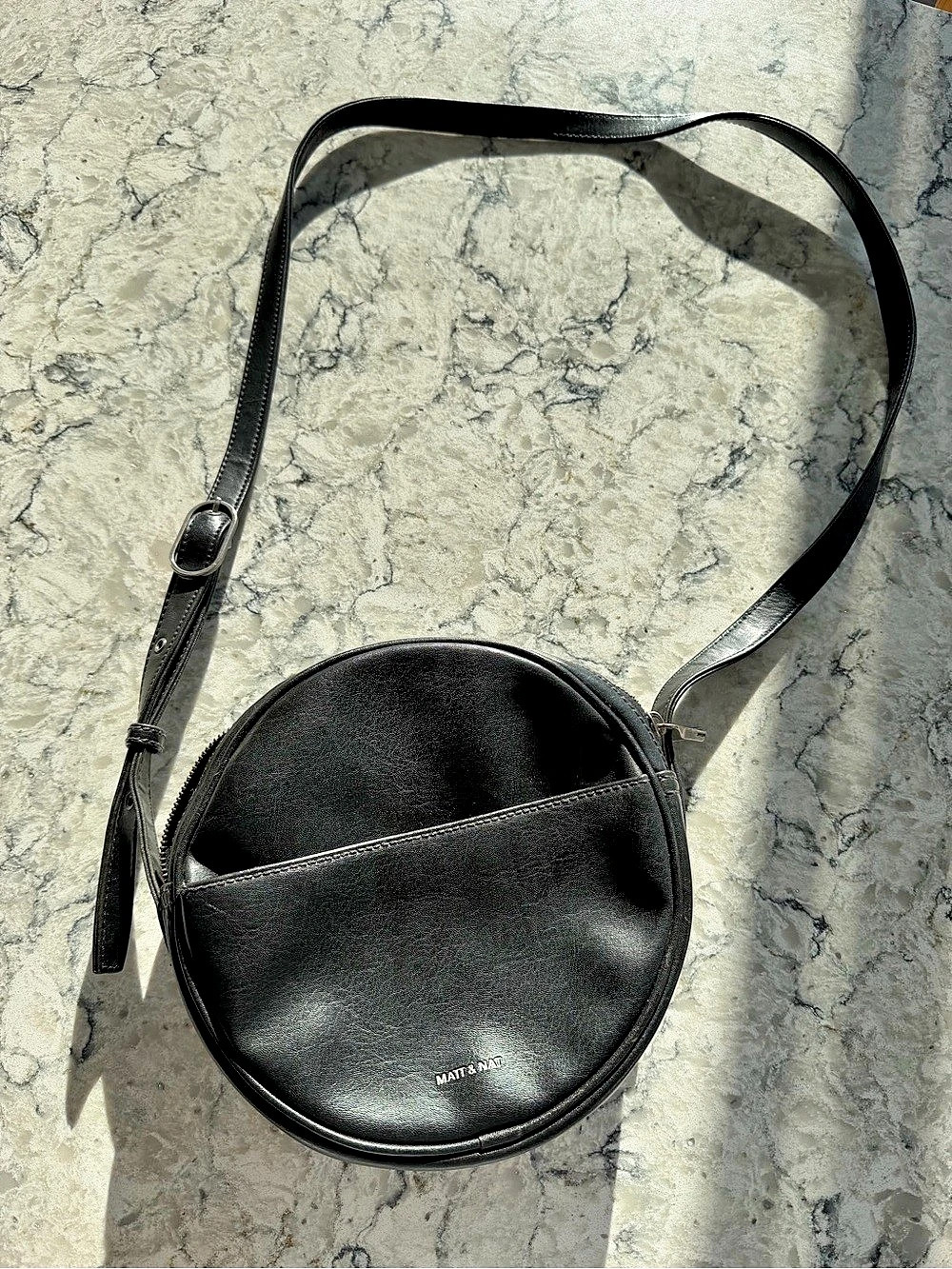 Matt & Nat Obe Circle Bag Black Round Crossbody Bag